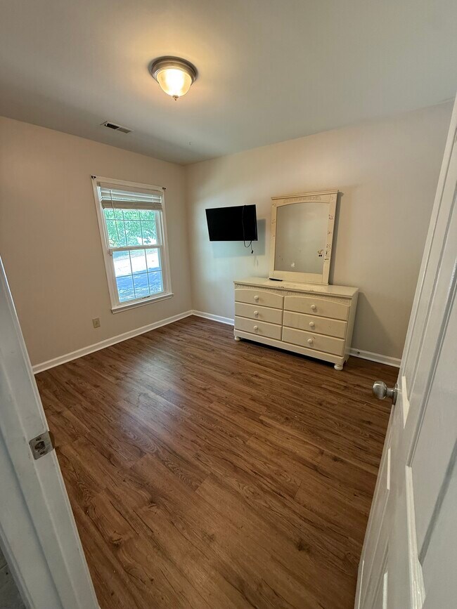 Building Photo - 3216 Timberwolf Ave