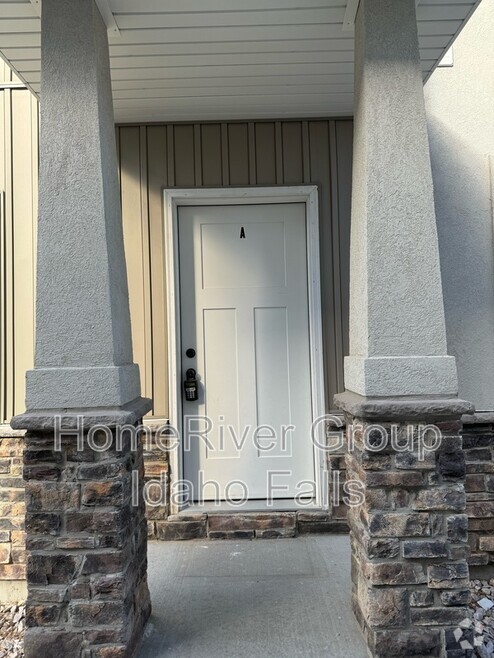 Building Photo - 660 S Saturn Ave