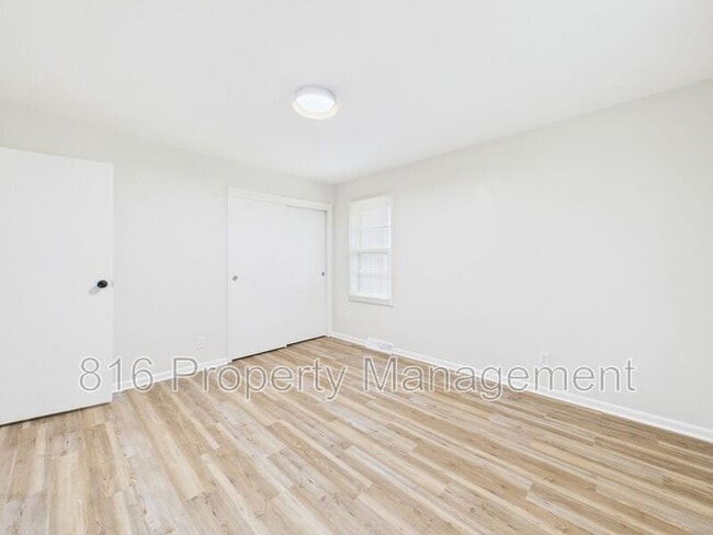 Building Photo - 8215 Ruskin Way