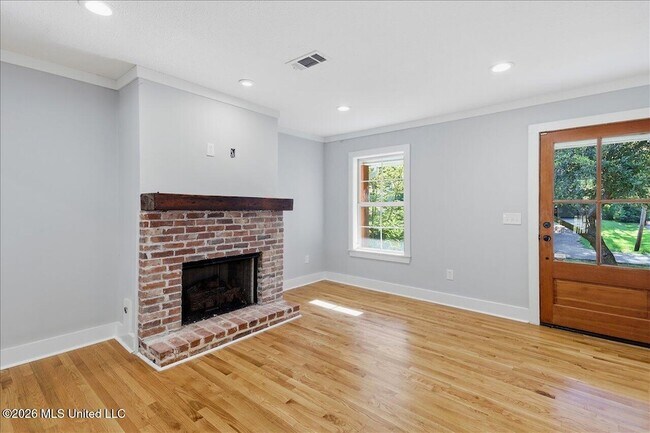 Building Photo - 117 McCree Dr