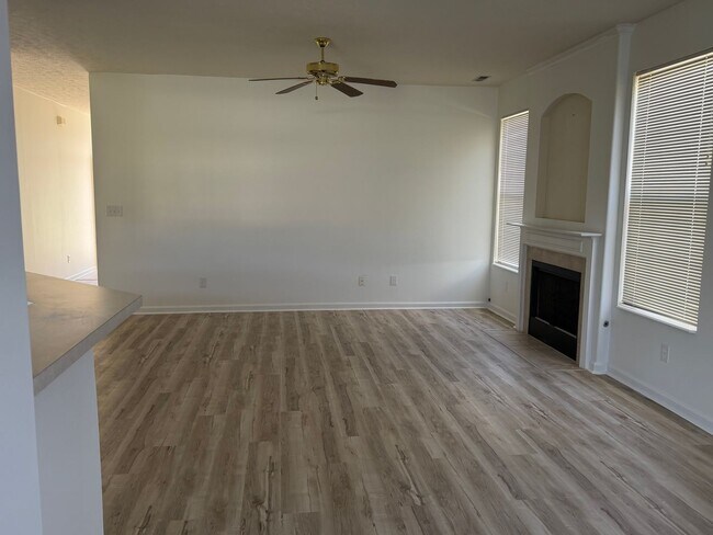 Building Photo - Fantastic 3 Bedroom 2 bath home on a pond