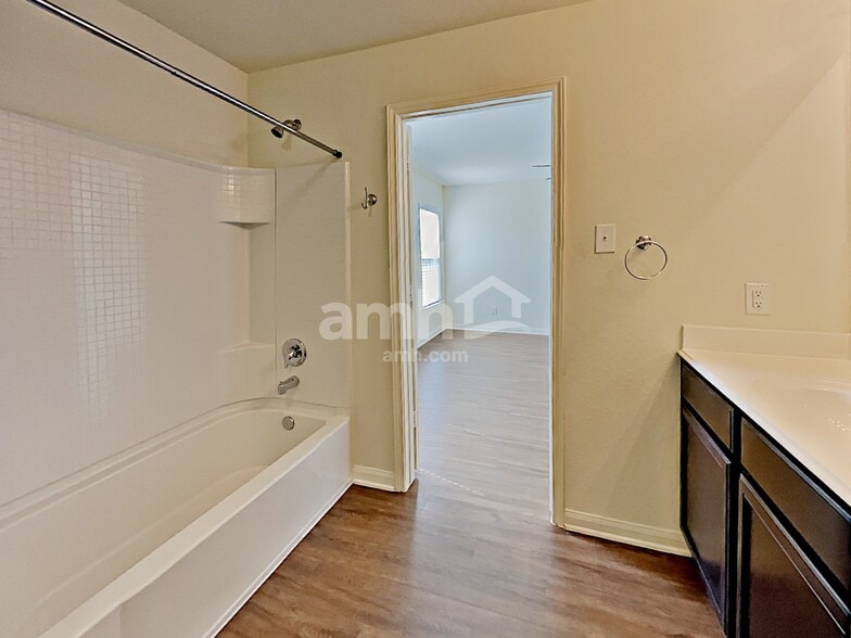 Building Photo - 7559 Bowdre