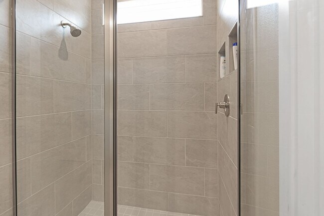 Building Photo - 4 Bed 3 Bath Gem In The Sunstone Community In Wellen Park!!!