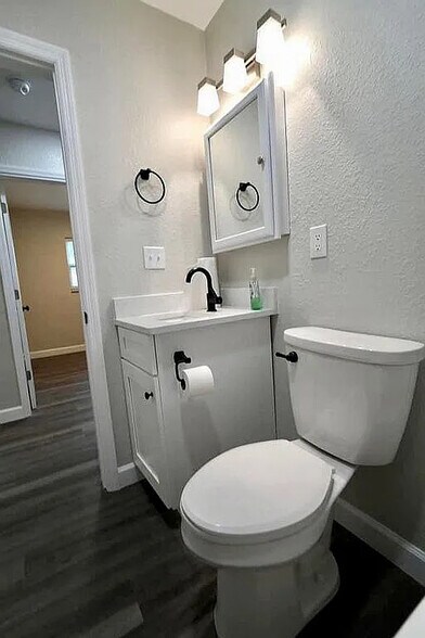 Building Photo - 885 Ruby Ave