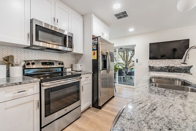 Building Photo - 1813 Chinaberry Dr