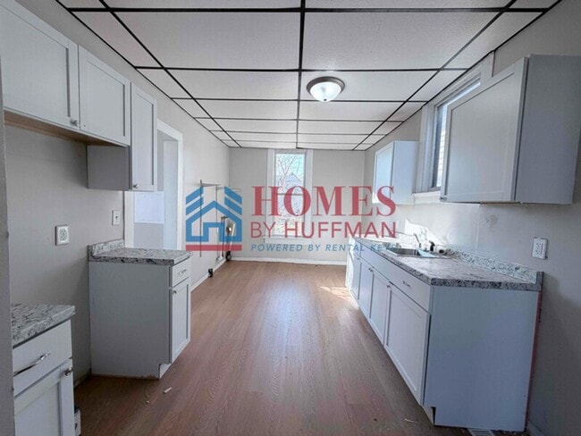 Building Photo - Large Two Bedroom House | Westside