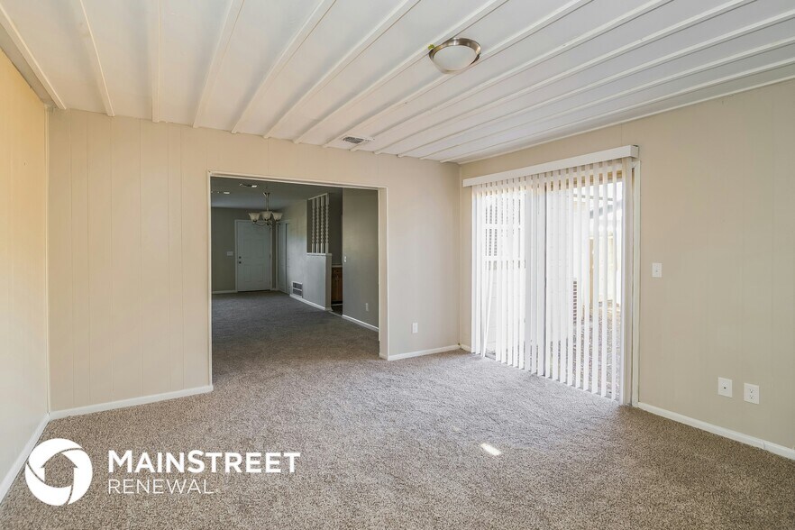 Building Photo - 5027 McManus Dr