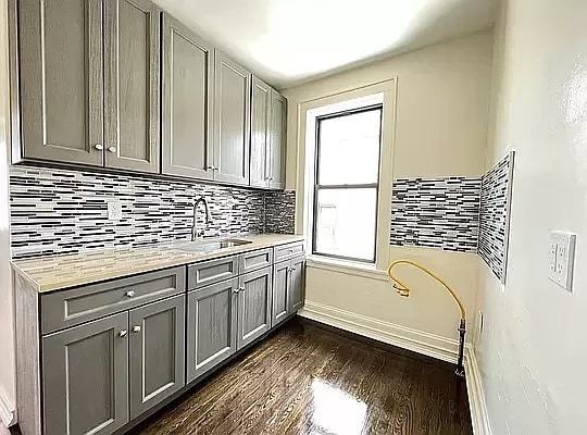 Building Photo - 21-15 27th St