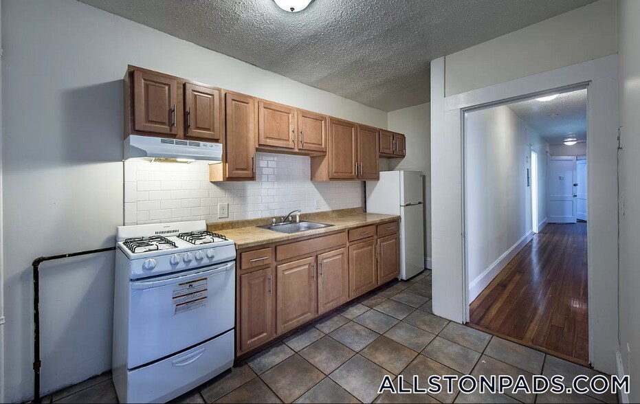 Building Photo - 11 Barrows St