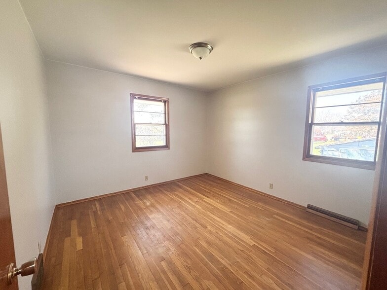 Building Photo - 502 Business 23 S