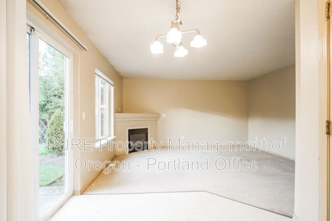 Building Photo - 3633 NE 158th Ave