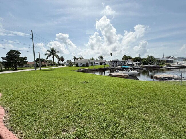 Building Photo - "Charming 2-Bed, 2-Bath Oasis with 1334 Sq Ft in New Port Richey!"