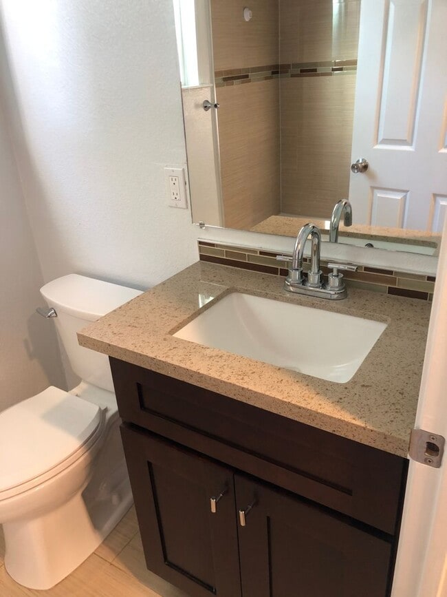 Building Photo - Must See Spacious Studio Apartment