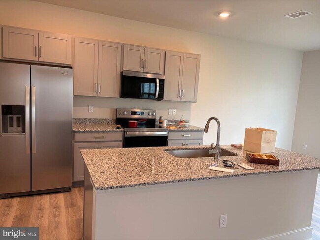 Building Photo - 232 Munsee Cir