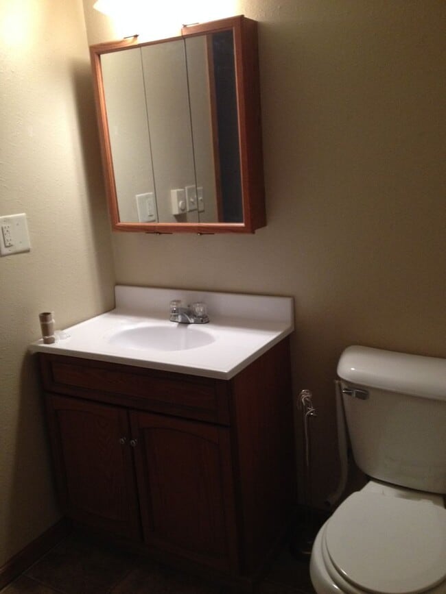 Building Photo - 3 Bed 1 Bath + Bonus Room and Yard