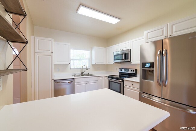 Building Photo - CENTRAL AC 3BR 2.5BA w/2-Car Garage & Backyard @ Spinnaker, Ewa Beach!