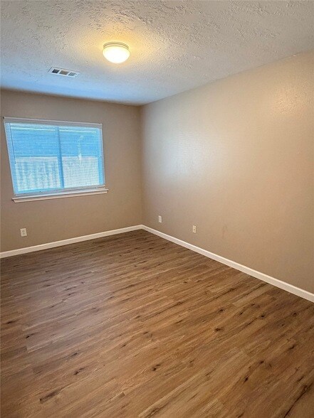 Building Photo - 4817 Falcon Forest Dr