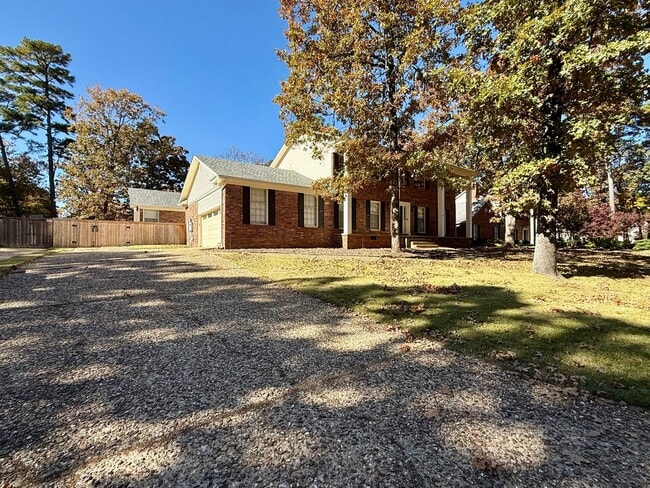 Building Photo - 130 Valley Club Cir