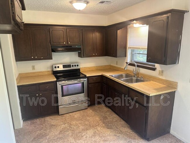 Building Photo - 2913 Gwendolyn Ln