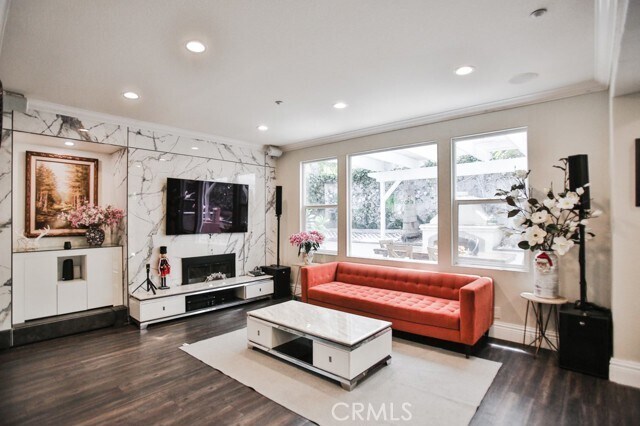 Building Photo - 5326 Charlotta Dr