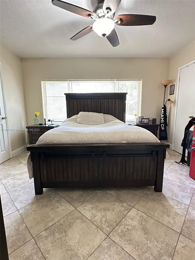 Building Photo - 1753 NE 18th St