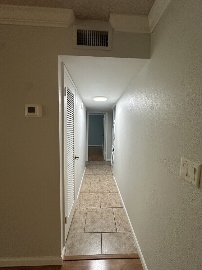 Building Photo - 2 bedroom, 2 bathroom condo across from th...