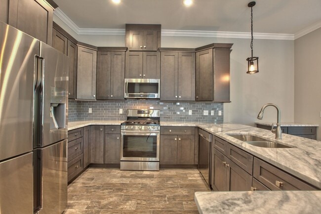 Building Photo - Unbelievable 3 Bedroom 3 Bathroom Upscale Town Home