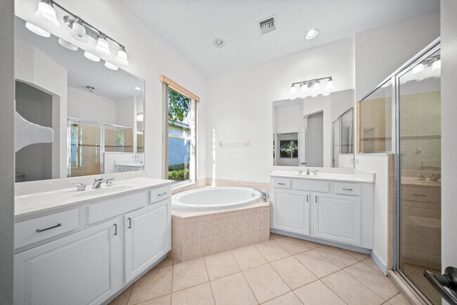 Building Photo - 7668 Greenbrier Cir
