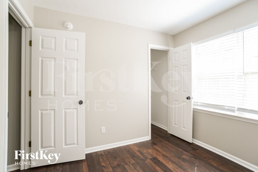 Building Photo - 4230 Chatterleigh Dr