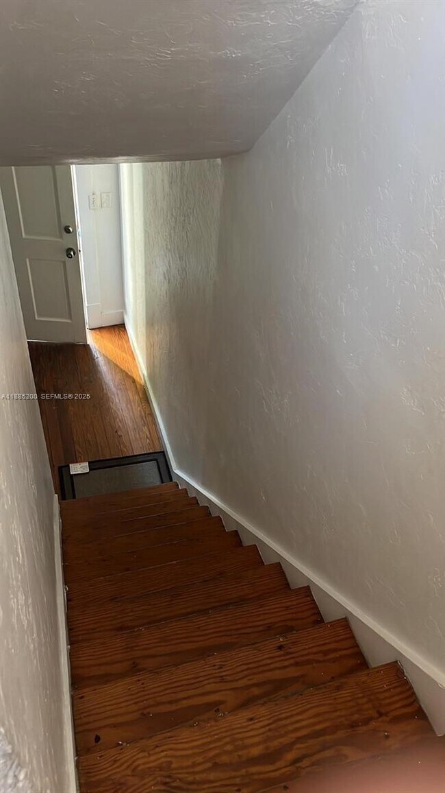 Building Photo - 315 Eucalyptus St