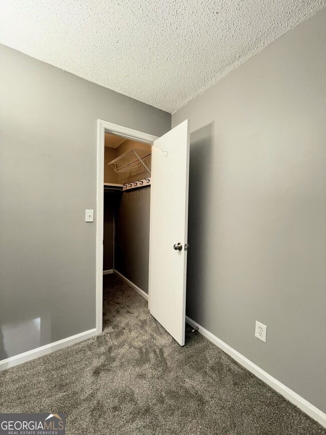 Building Photo - 94 Cobblestone Creek