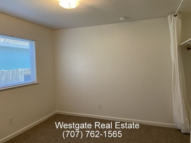 Building Photo - 8419 Lakewood Ave