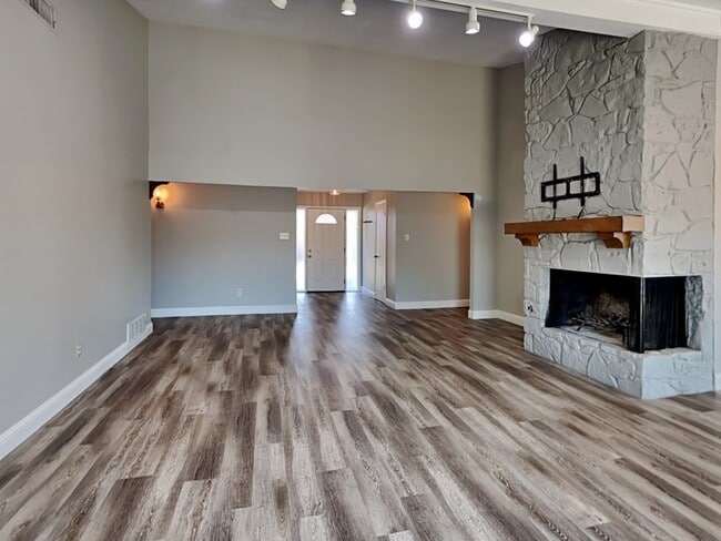 Building Photo - 2111 El Dorado Way