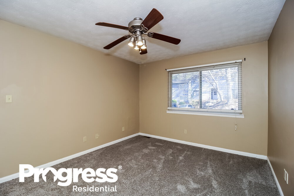 Building Photo - 972 Pine Hollow Rd