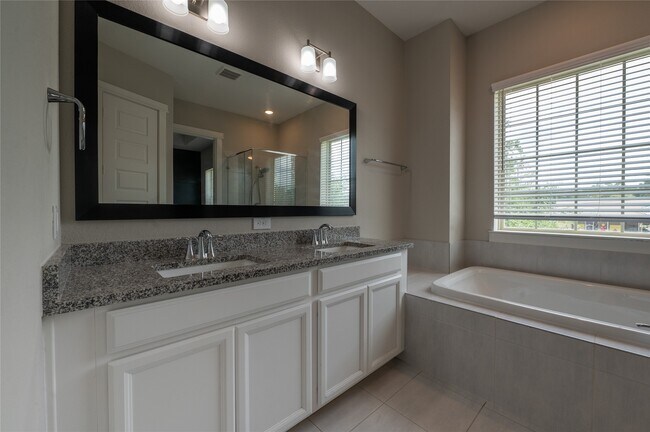 Building Photo - 963 Lilly Flower Ln