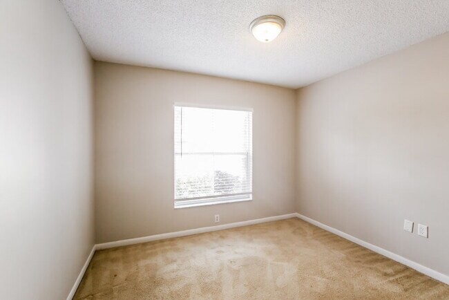 Building Photo - 4430 SW 72nd Way