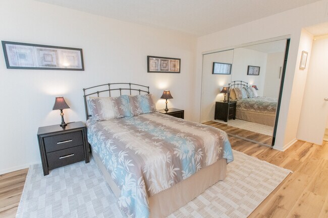 Building Photo - 1000 Cove Cay Dr