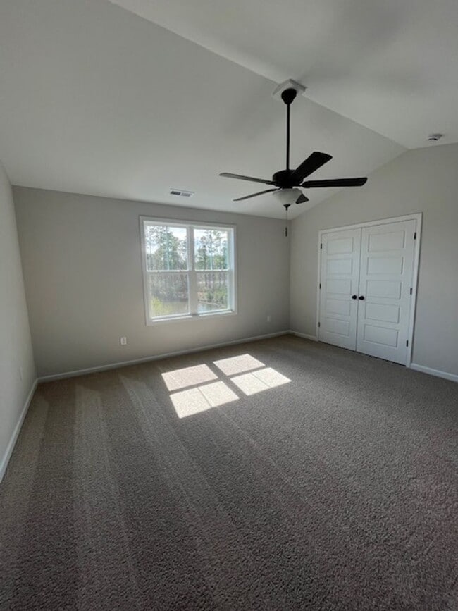 Building Photo - 8405 Paramount Point