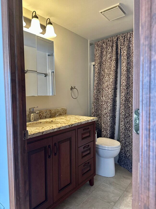 Building Photo - 5125 Blodgett Ave