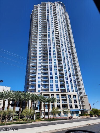 Primary Photo - 200 W Sahara Ave