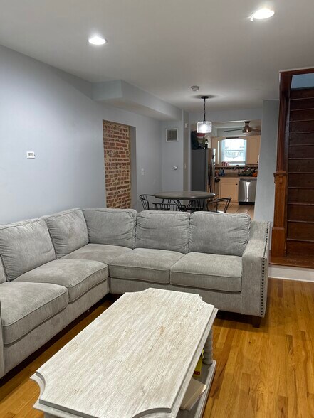 Building Photo - 517 S Ellwood Ave