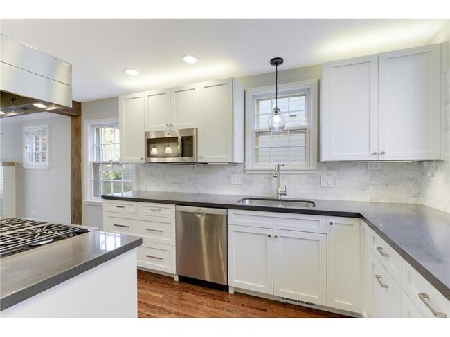 Building Photo - 4020 Ewing Ave S