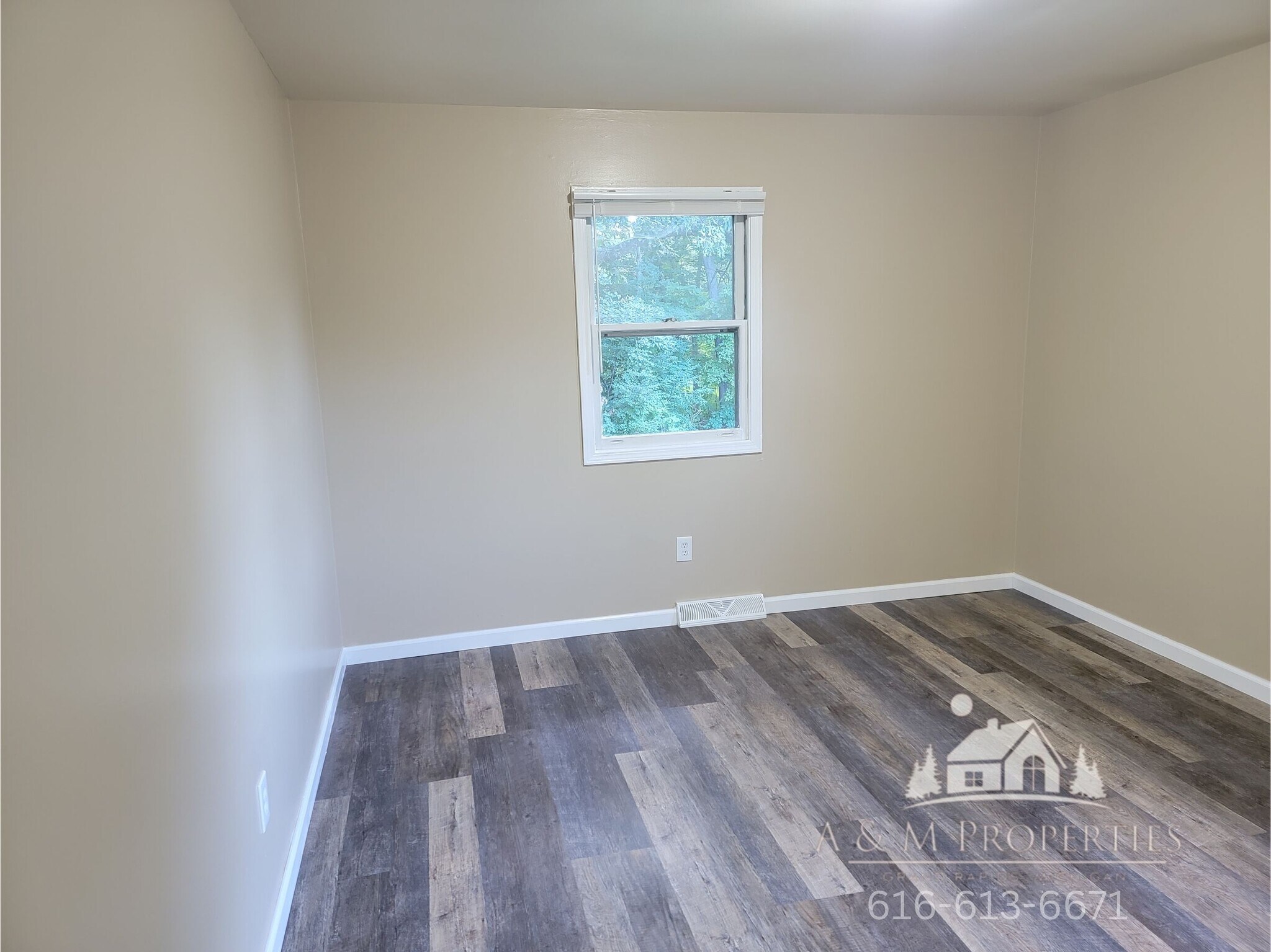 Building Photo - 5809 Christie Ave SE