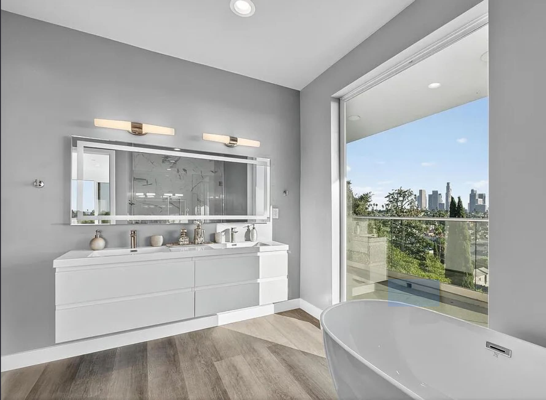 double vanity - 1549 Lucretia Ave