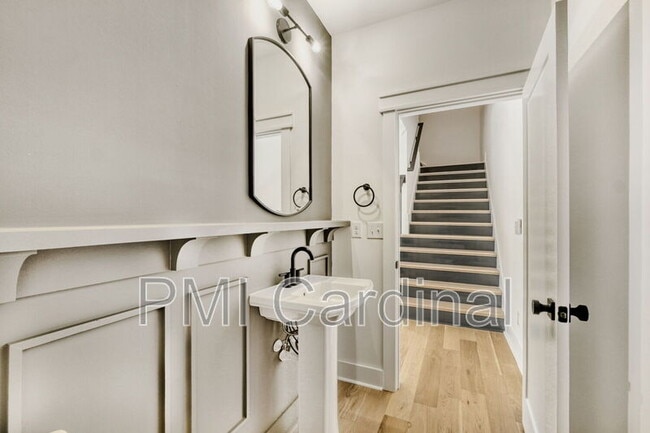 Building Photo - 3121 Colyer Pl