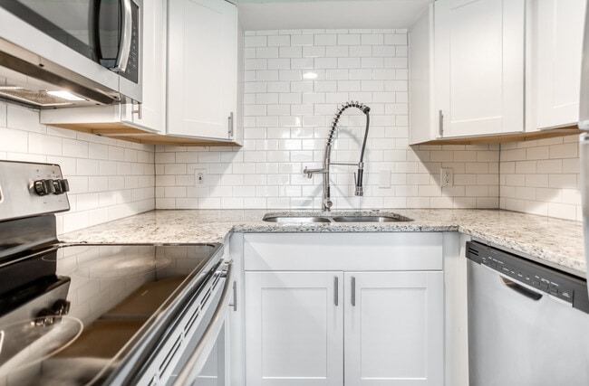 Building Photo - Magnolia Gardens