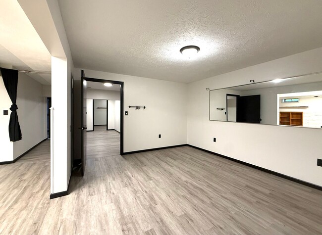 Building Photo - Beautifully Remodeled West Side Home | 3 Bedroom + Finished Basement Space