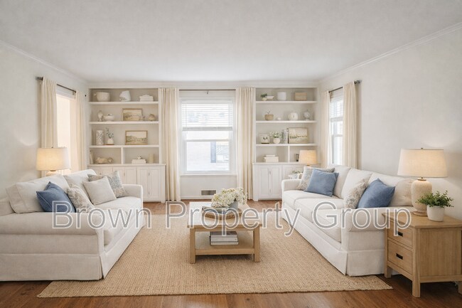 Building Photo - 2522 Mirror Lake Dr