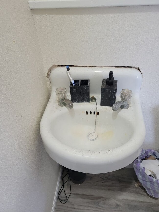 Building Photo - 2216 Merner Ave