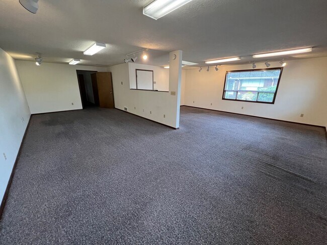 Building Photo - 11640 SW Corby Dr